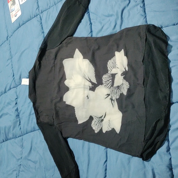 Lightweight top - Picture 2 of 2